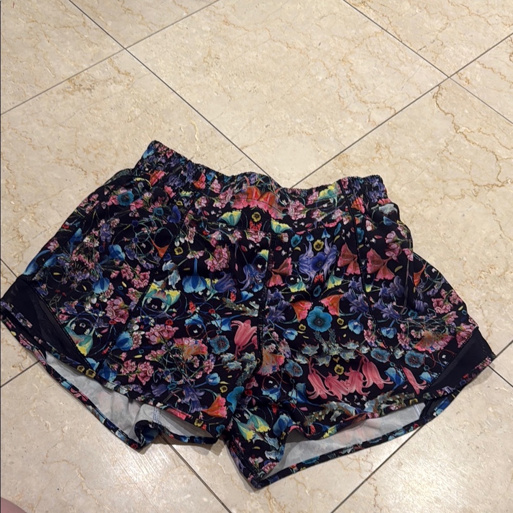Floral Print Women's Relaxed Shorts - Black Multicolor